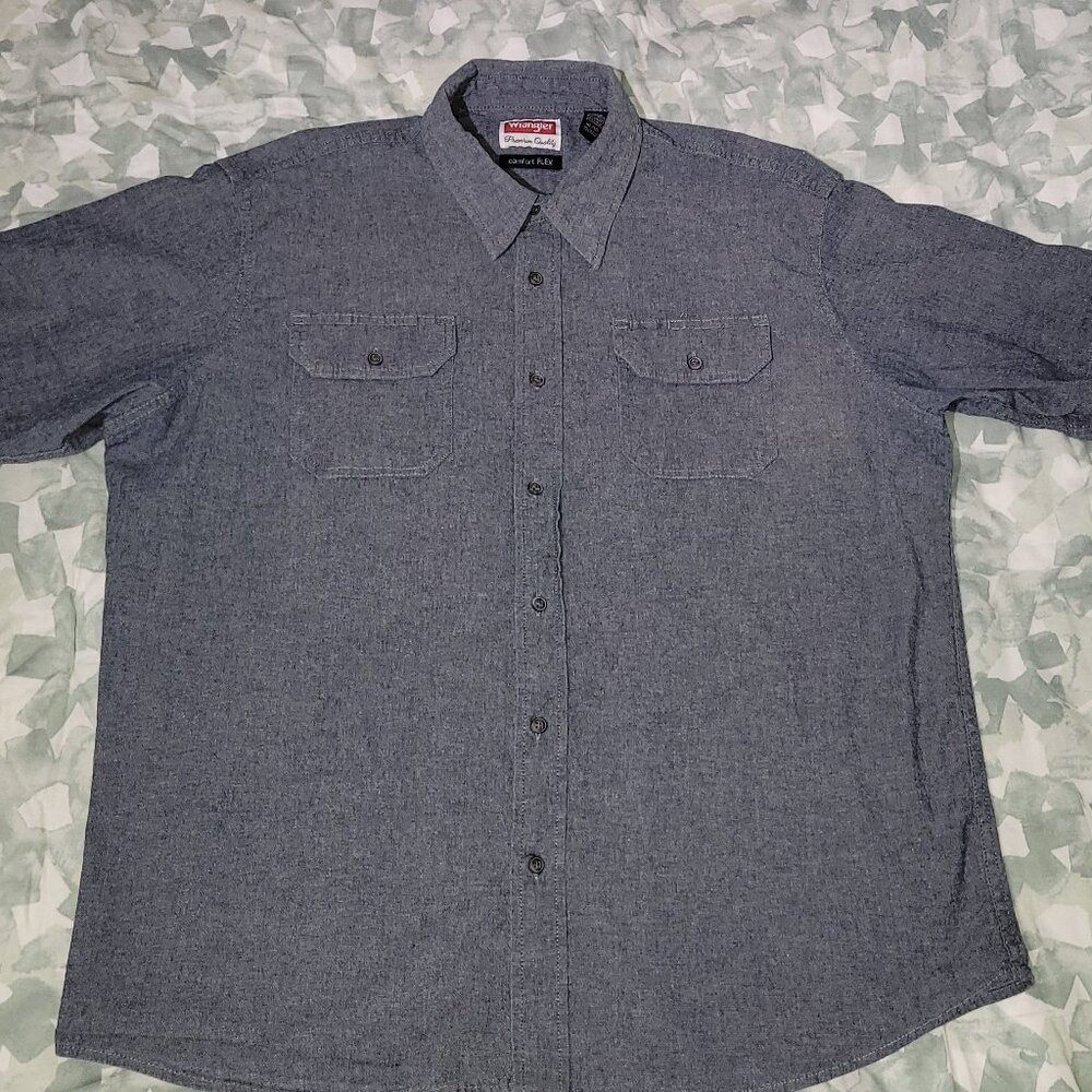 $5 Wrangler Short Sleeve Button Up Shirt
